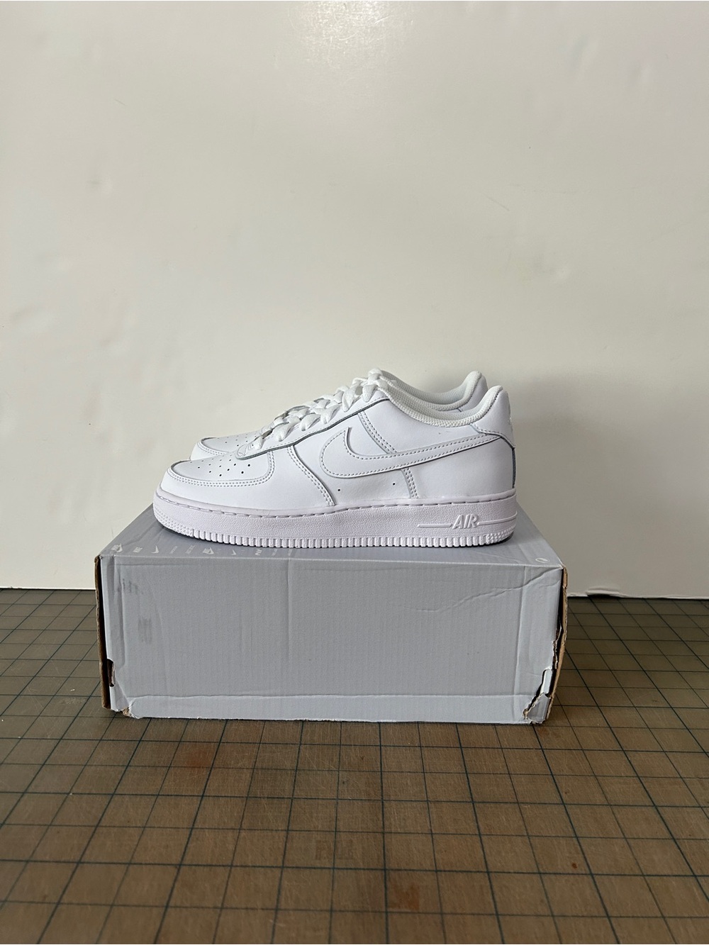 Nike Air Force 1 Low LE ‘Triple White’ GS